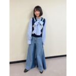 Sora Tamaki Instagram - 💰 今日はカネオくんです！ 今回はご当地パンについて🍞 北海道から沖縄まで、500種類以上あると知って、すごくびっくりしました！ ぜひご覧ください。 そして！ 有吉さん、NHK紅白歌合戦の司会おめでとうございます！！大晦日が今からとても楽しみです⭐️ ブラウス　@niceclaup_official_ ニットベスト　@__treat.urself__ デニム　@poppy_tokyo シューズ　@himiko_shoes #有吉のお金発見突撃カネオくん #田牧そら