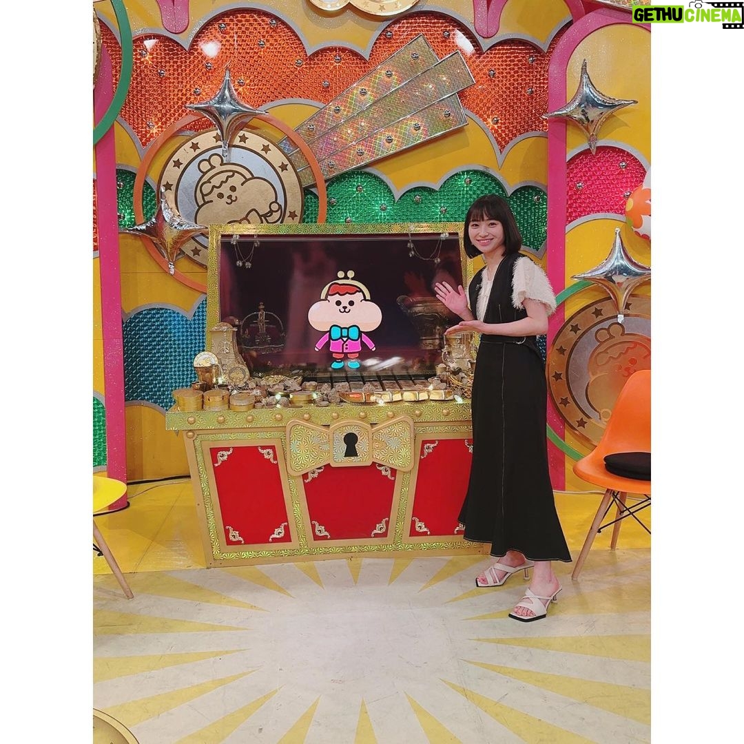 Sora Tamaki Instagram - 💰 今日はカネオくんです! 今回は「いろんな秋のお金の秘密を大発見SP!」です! シャシインマスカットやサグラダ・ファミリア、危険生物や古代ローマについてなど盛りだくさんです! 私はとくにサグラダ・ファミリアが印象に残っていて、いつか行ってみたいなと思いました。 今夜19時半からです! ぜひご覧ください! トップス @heki_official ワンピース @oneway_press #有吉のお金発見突撃カネオくん #田牧そら