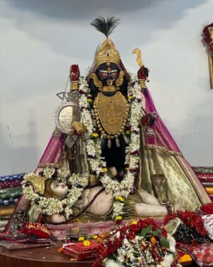 Soumitrisha Kundu Instagram - আজকে নৈহাটীর বড়মার কাছে  আমাদের প্রধান ছবির জন্যে হোম করা হল! ... মায়ের ডাক এলে তবেই যে আসা যায় ! ....
🙏🏻❤️
#pradhan 

@deventertainmentventures @imdevadhikari  @bengaltalkies