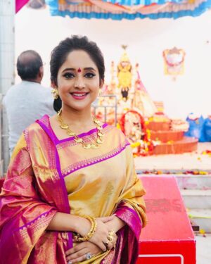 Soumitrisha Kundu Instagram - আজকে নৈহাটীর বড়মার কাছে  আমাদের প্রধান ছবির জন্যে হোম করা হল! ... মায়ের ডাক এলে তবেই যে আসা যায় ! ....
🙏🏻❤️
#pradhan 

@deventertainmentventures @imdevadhikari  @bengaltalkies