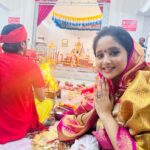 Soumitrisha Kundu Instagram - আজকে নৈহাটীর বড়মার কাছে আমাদের প্রধান ছবির জন্যে হোম করা হল! ... মায়ের ডাক এলে তবেই যে আসা যায় ! .... 🙏🏻❤️ #pradhan @deventertainmentventures @imdevadhikari @bengaltalkies