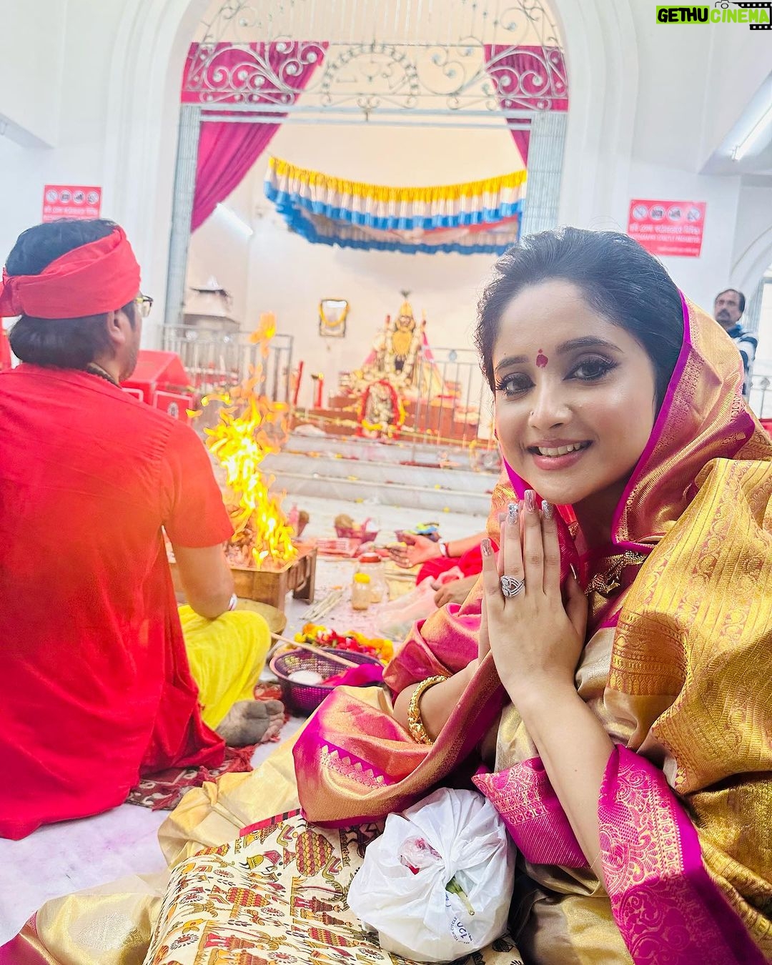 Soumitrisha Kundu - 106.4K Likes - আজকে নৈহাটীর বড়মার কাছে আমাদের প্রধান ছবির জন্যে হোম করা হল! ... মায়ের ডাক এলে তবেই যে আসা যায় ! ....
🙏🏻❤️
#pradhan
@deventertainmentventures @imdevadhikari @bengaltalkies