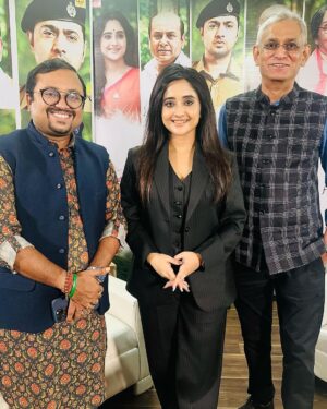 Soumitrisha Kundu Instagram - from the sets of dadagiri! 
#pradhan 
releasing on 22nd december!
first song will be releasing tomorrow!