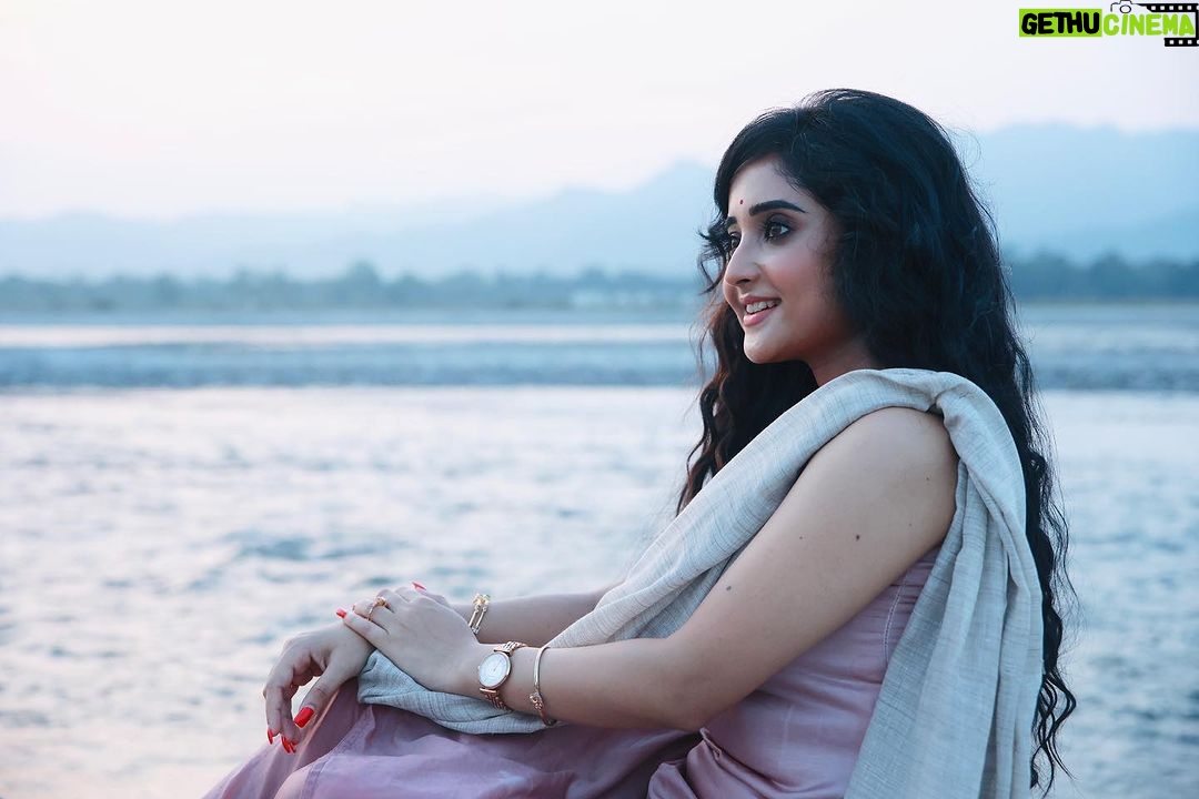 Soumitrisha Kundu Instagram - রুমি.....! ❤️ #pradhan#releasingon22nddecember @deventertainmentventures @imdevadhikari @bengaltalkies