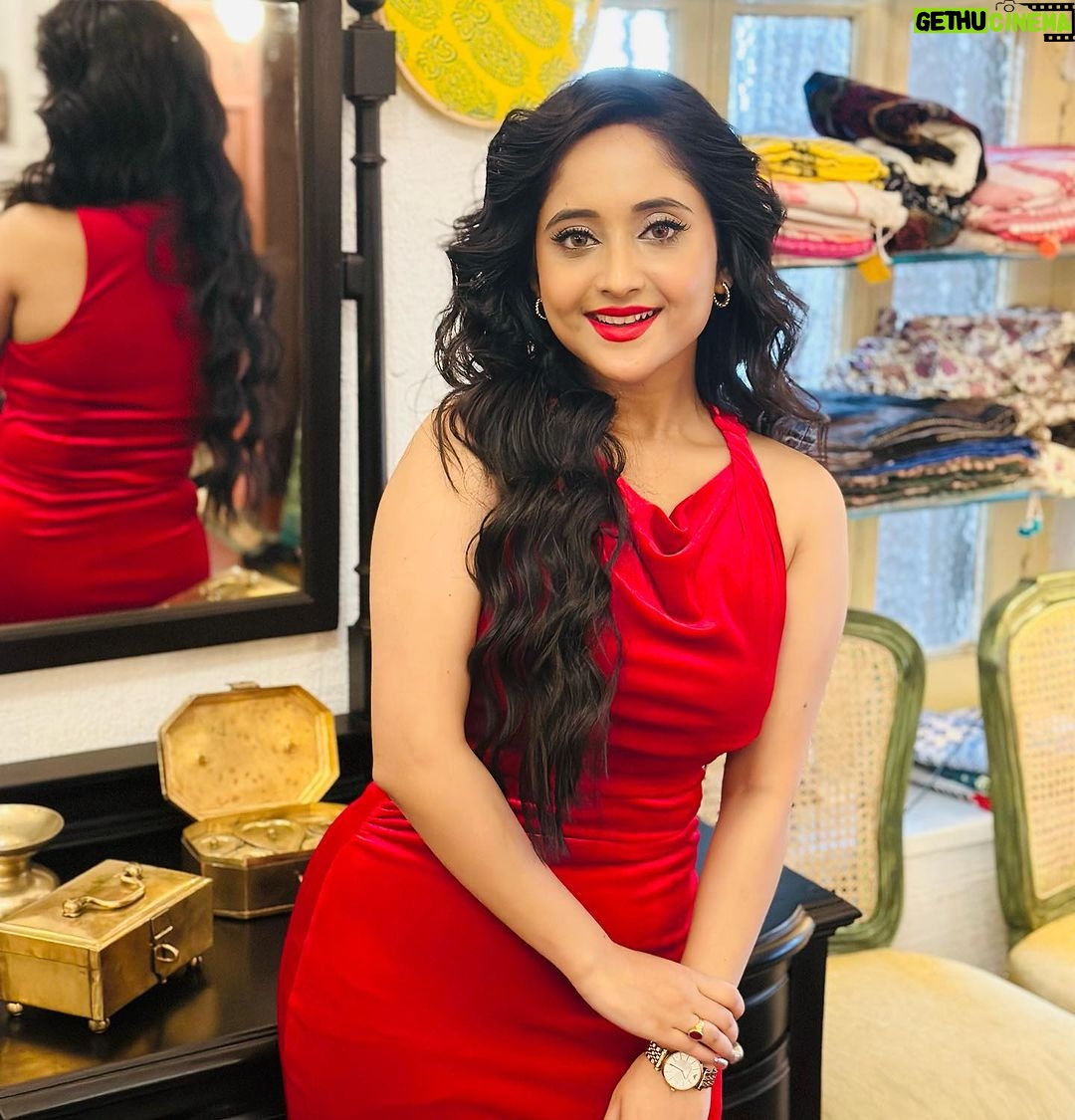 Soumitrisha Kundu Instagram - for today's ! ❤️ #Pradhan#interviewsession make up & hair @s_d_makeup_world_ @jhalsadey201