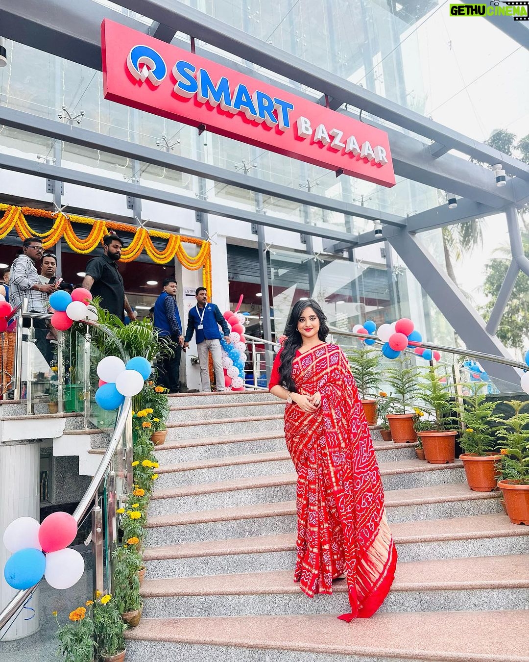 Soumitrisha Kundu Instagram - at Reliance Smart Bazaar launch!❤️✨ @smart_bazaar #reliance @reliance_digital Kolkata - The City of Joy