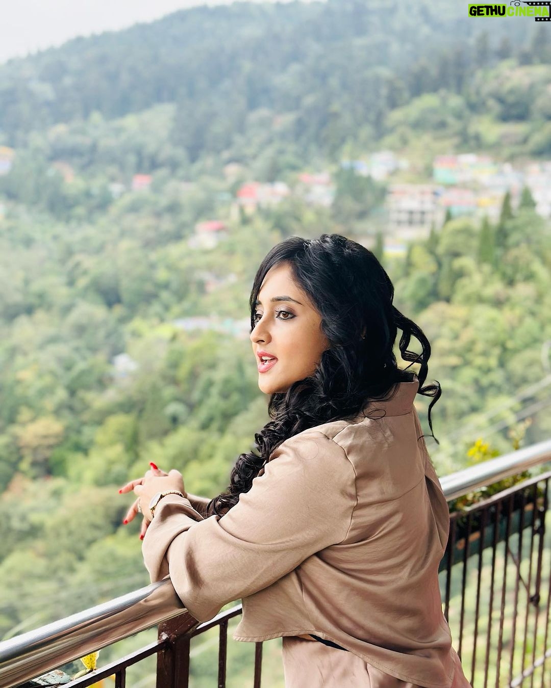Soumitrisha Kundu Instagram - My love for satin co-ords🩵