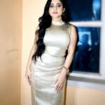 Soumitrisha Kundu Instagram – Itna dimaag bhi nehi hain jitna sarr dard rehta hain!
😂

makeup&hair @s_d_makeup_world_