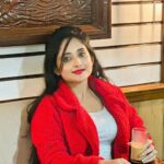 Soumitrisha Kundu Instagram - skip to the good part karte karte ek aur saal skip ho gaya!😂 Happy New Year my family! ❤️✨ tag a chai/lassi lover!