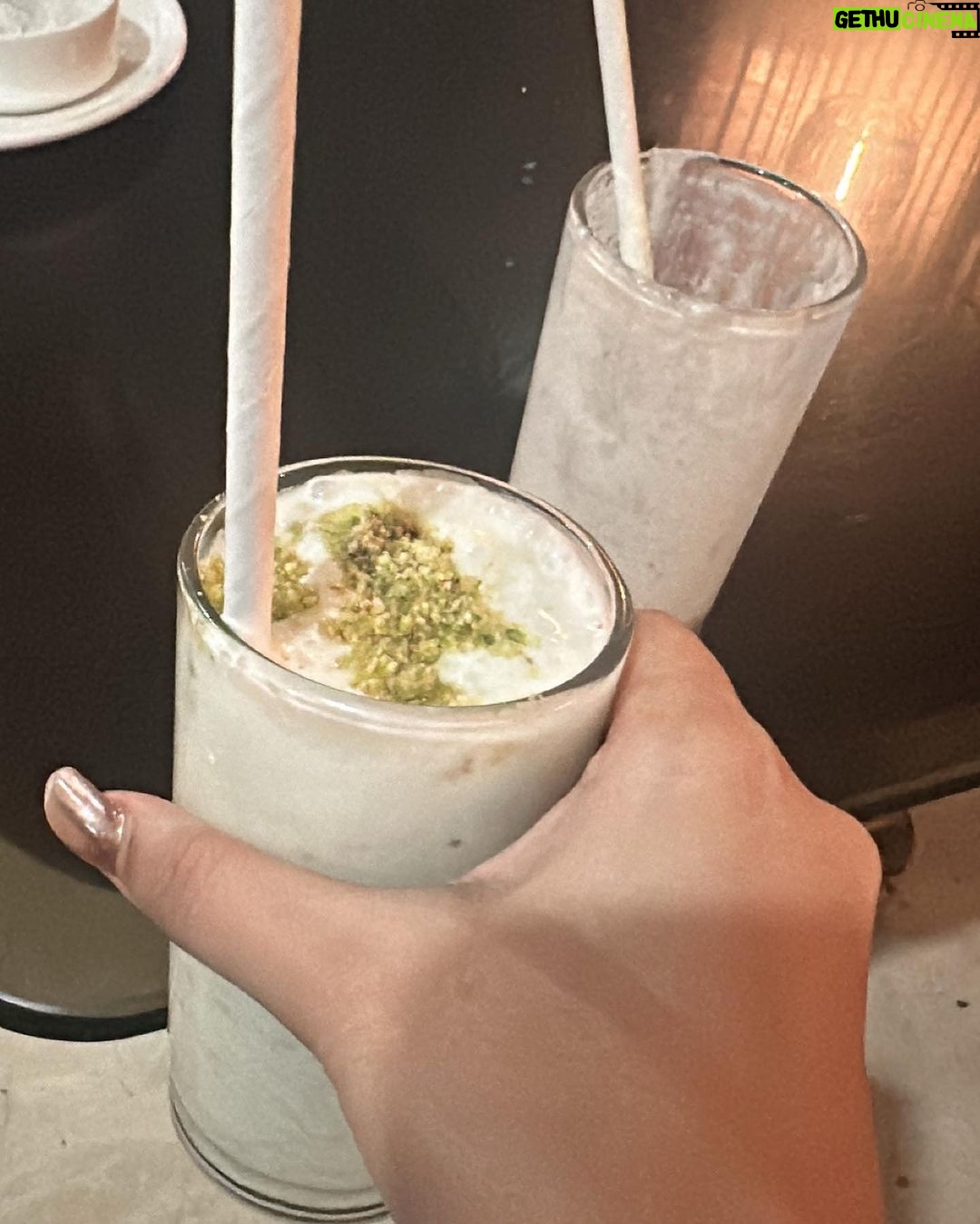 Soumitrisha Kundu Instagram - skip to the good part karte karte ek aur saal skip ho gaya!😂 Happy New Year my family! ❤️✨ tag a chai/lassi lover!