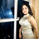 Soumitrisha Kundu Instagram – Itna dimaag bhi nehi hain jitna sarr dard rehta hain!
😂

makeup&hair @s_d_makeup_world_
