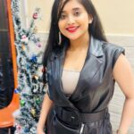 Soumitrisha Kundu Instagram – people who have a good sense of humour , never ending laughing skill & beautiful heart are rare combination! 🖤😉