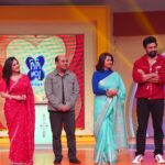 Soumitrisha Kundu Instagram – zee bangla sobsomoy e bhoriye dey amay, e bar o batikrom noy! onek gifts , onek moja!💕sathe #Pradhan team!
keep watching Didi no. 1 with our gorgeous @rachnabanerjee on @zeebanglaofficial