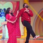 Soumitrisha Kundu Instagram – zee bangla sobsomoy e bhoriye dey amay, e bar o batikrom noy! onek gifts , onek moja!💕sathe #Pradhan team!
keep watching Didi no. 1 with our gorgeous @rachnabanerjee on @zeebanglaofficial