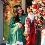 Sowmya Menon Instagram – “It’s fruitcake weather!”

📷@poshbe.ae
💄@alsaa_beauty 
👗@resha_by_rehana_shana
#skr #christmas #festival #shootdiaries