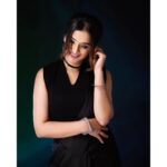 Sowmya Menon Instagram - Timeless Elegance Of Saree🖤🖤 📷 @rizwanmechoth 💄 @alsaa_beauty @alsaa_unisexsalon 👗 @alsaa_unisexsalon #ladyinblack♠️