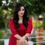 Sowmya Menon Instagram – Laal 🌹🌹

💄@alsaa_beauty 
📷@poshbe.ae
👗@amazebyashiyajesel

#skr #shootdiaries #xmastime