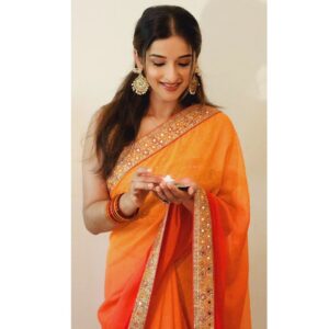 Sowmya Menon Instagram - Wishing you all a very happy and blessed Diwali 🪔✨❤️❤️ Let your diya light and shine the brightest💫 Goddess Lakshmi 🙏🏻