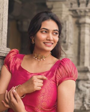 Spandana Palli Instagram - Let your 🪷divine 🪷energy transform every obstacle 💕into an opportunity💃🏼