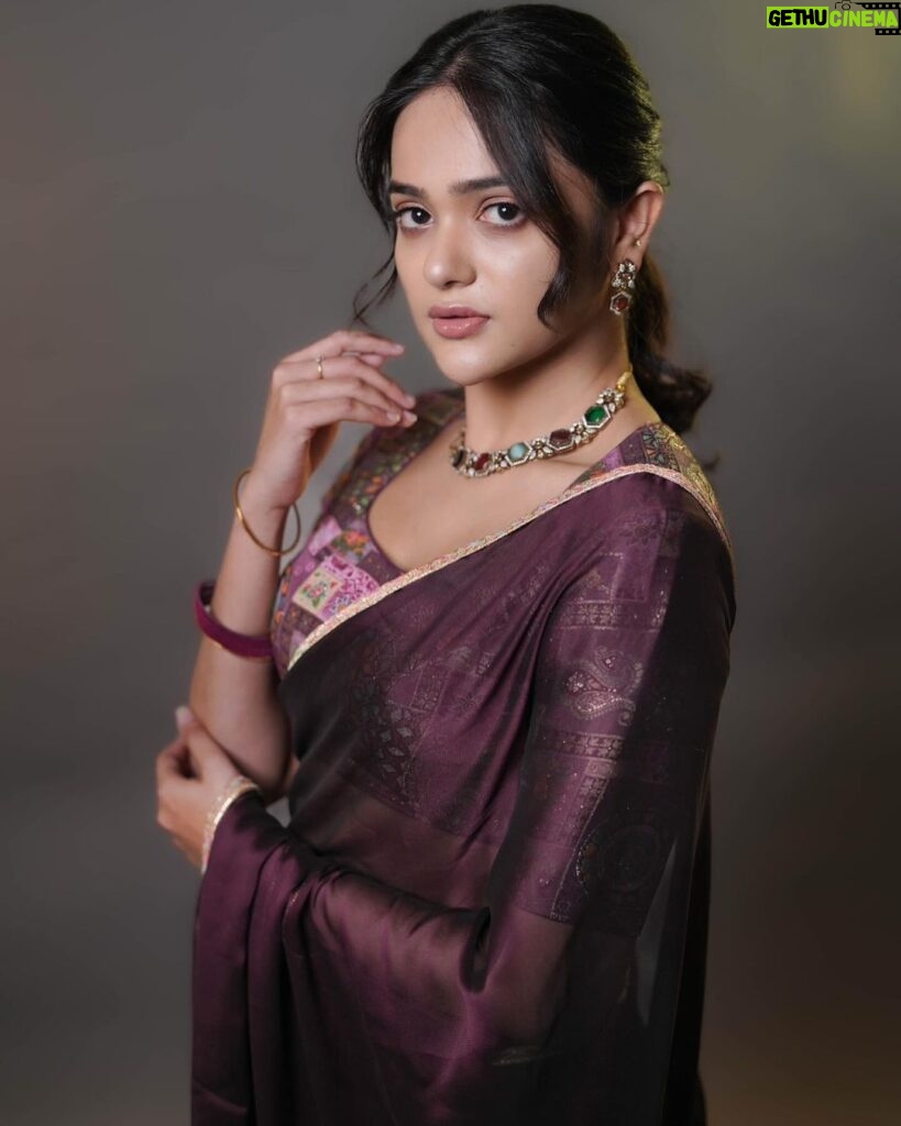 Sri Satya Instagram - Nothing feels as perfect as a saree 🦋 . . . Outfit @label_viko . Styling @harinireddym . Pc @fisheyethestudio . Mua @nagmakeovers