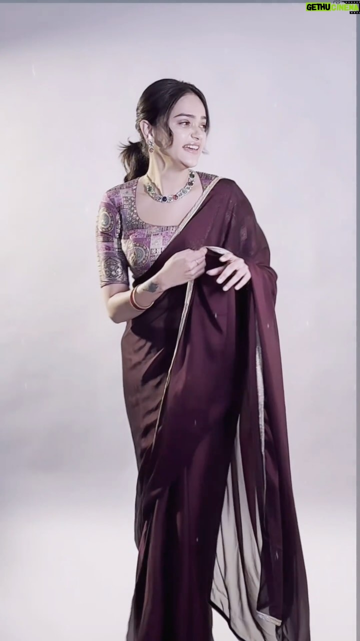 Sri Satya - 152K Likes - 🦋
.
.
Outfit @label_viko ❤️
Styling @harinireddym ❤️
Mua @nagmakeovers❤️
Vc @_mr_reddy._ ❤️