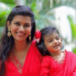 Sridevi Ashok Instagram - We wish you all a Happy and Prosperous New Year ❣️🥳🥰 This new year should bring us new opportunities, new adventures, new hopes . Let’s work hard to reach our professional and Personal goals. Love you all 🫶🤗 Mom and Daughter combo dress : @vika.label
