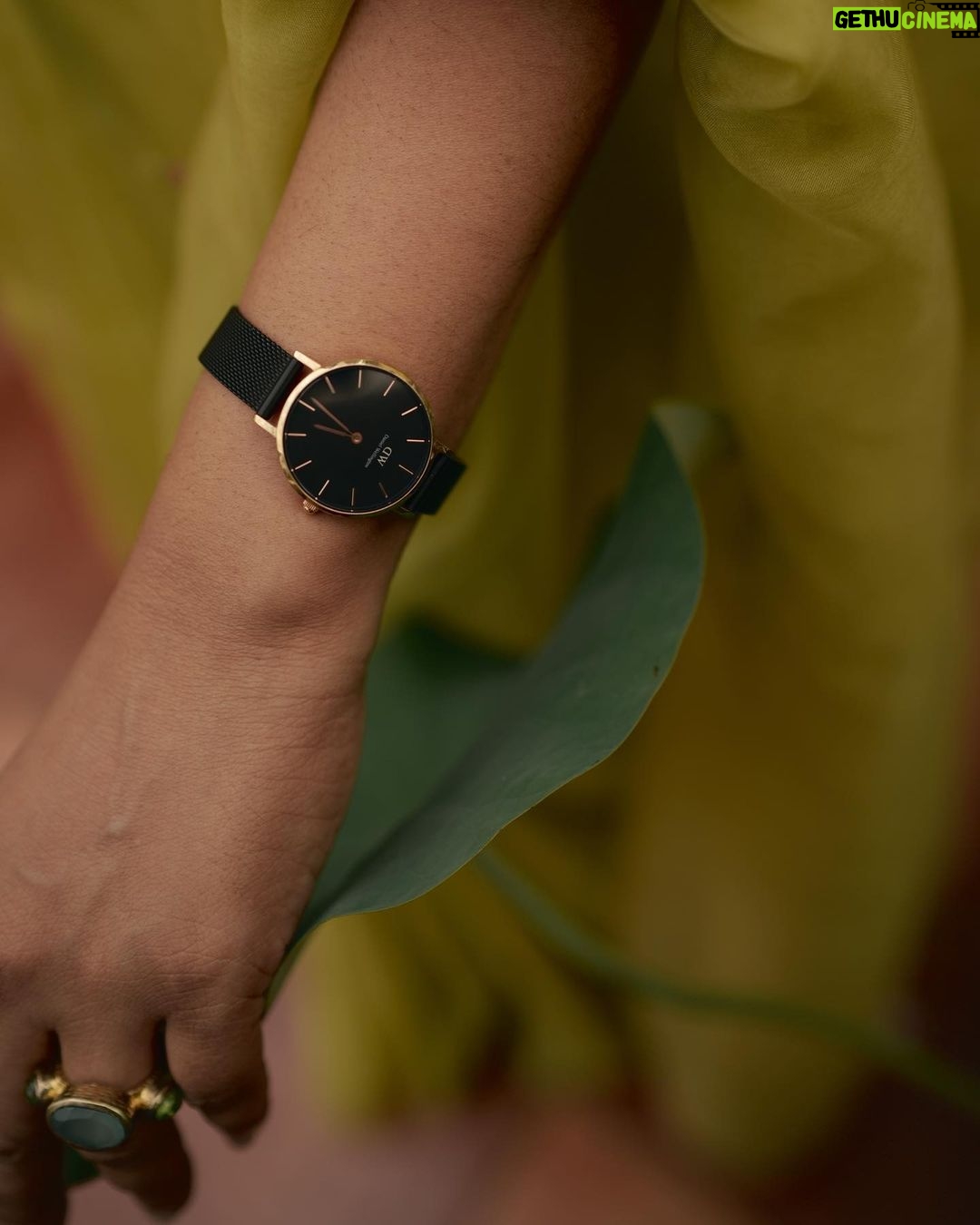 Srinda Instagram - Diwali gifting never goes out of style especially with @danielwellington π Get a 30% off and an additional 15% off with my code "SRINDAA" on www.danielwellington.com #ad #dwindia #danielwellington #dwali