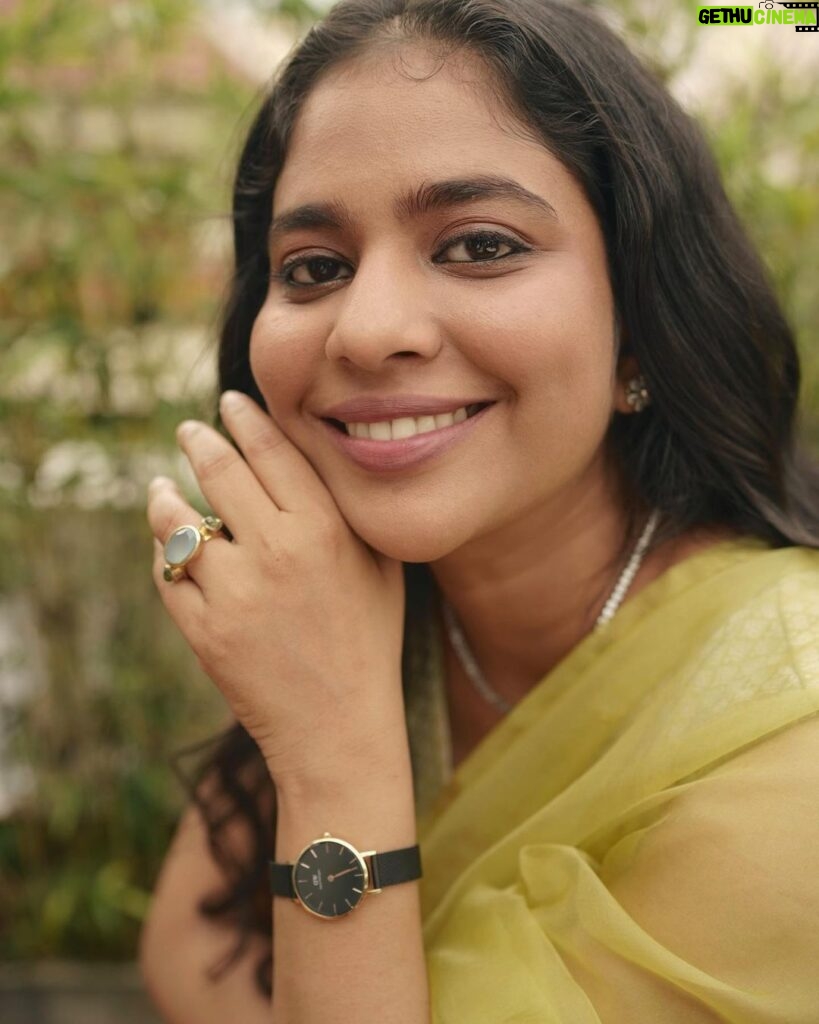 Srinda Instagram - Diwali gifting never goes out of style especially with @danielwellington 💛 Get a 30% off and an additional 15% off with my code "SRINDAA" on www.danielwellington.com #ad #dwindia #danielwellington #dwali