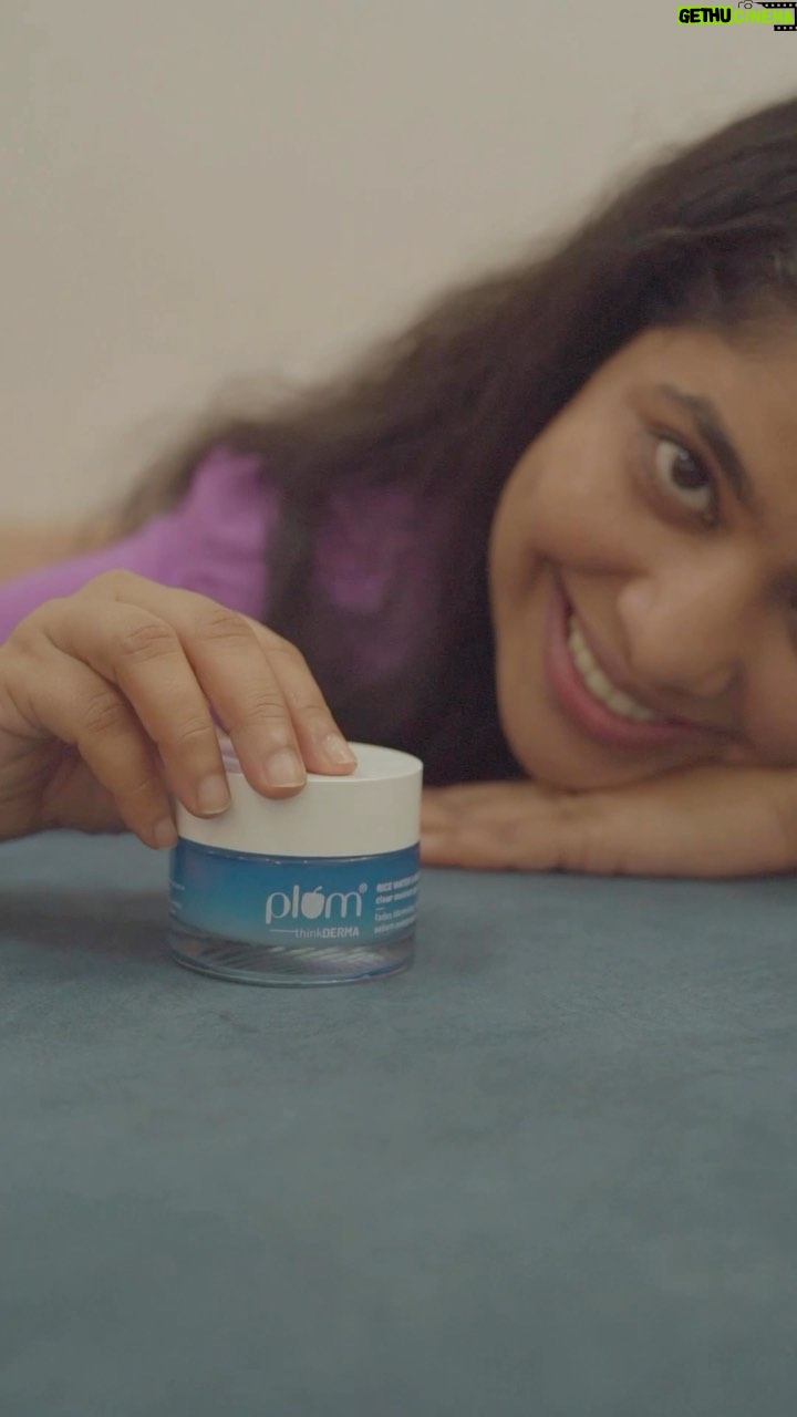 Srinda Instagram - Hope you enjoy my take on the Plum’s Niacinamide trio. It has made my skin feel light, bright & blissful! I’ve been using it, and trust me guys, it’s absolutely worth it! You can use my discount code SRINDAA to get FLAT 10% OFF on all products from the Plum’s Niacinamide range. #LightBrightBlissful #PlumNiacinamideGelCream #OilFreeGelCream #PlumNiacinamideRange #NiacinamideSerum #NiacinamideSunscreen #PlumGoodness™️ #GoodnessThatDelivers #ad