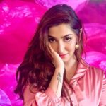 Srishti Jain Instagram – Working on the version of me that I aspire to be. 
.
.
.
.
.
.
.
.
.
.
.
.
.
#instagood #instagram #explore #explorepage #light #softglam #postoftheday #newpost #light #love #goodenergy #instalike #instamood #glowing Mumbai, Maharashtra