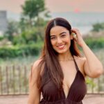 Srishty Rode Instagram - हम जो चलने लगे चलने लगे है ये रास्ते 🌸✨ . . . . . #reelsinstagram #reels #reelitfeelit #reelkarofeelkaro #travel #trending #trendingsongs