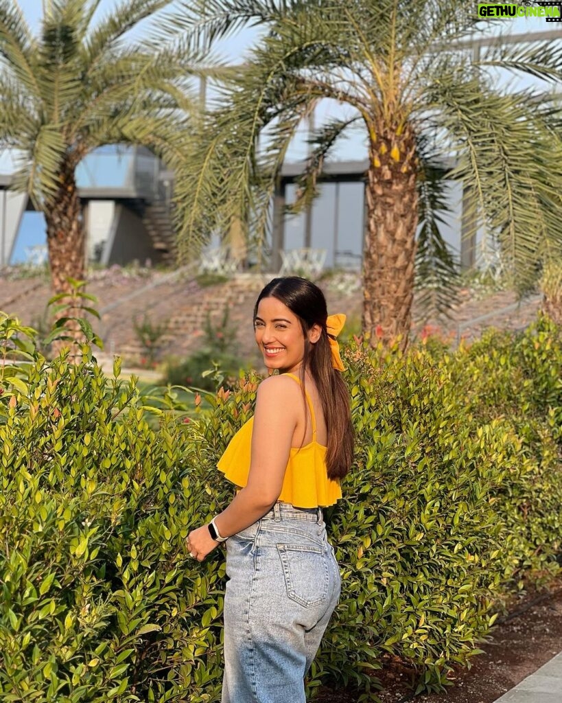 Srishty Rode Instagram - ❤️ A day In my life @sula_vineyards (Beyond )❤️🥂 Nature’s embrace, fine wine, a stunning lake view villa, and unforgettable cuisine – this place had it all. A much-needed getaway, pure relaxation! 🌿🍷🌅