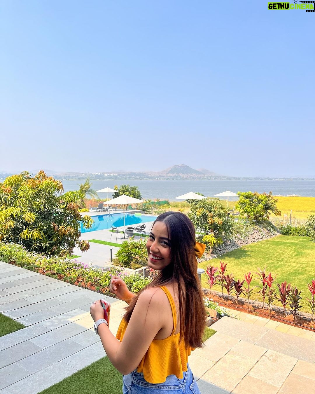 Srishty Rode Instagram - ❤️ A day In my life @sula_vineyards (Beyond )❤️🥂 Nature’s embrace, fine wine, a stunning lake view villa, and unforgettable cuisine – this place had it all. A much-needed getaway, pure relaxation! 🌿🍷🌅