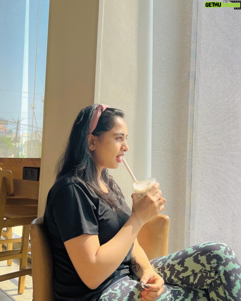 Srushti Dange Instagram - Who doesn’t like the tall glass of coffee with extra whipped in December ✨🌟🧋☃️❄️