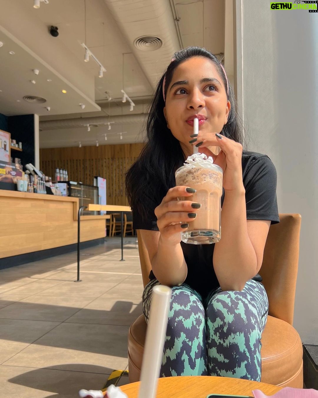 Srushti Dange Instagram - Who doesn’t like the tall glass of coffee with extra whipped in December ✨🌟🧋☃️❄️