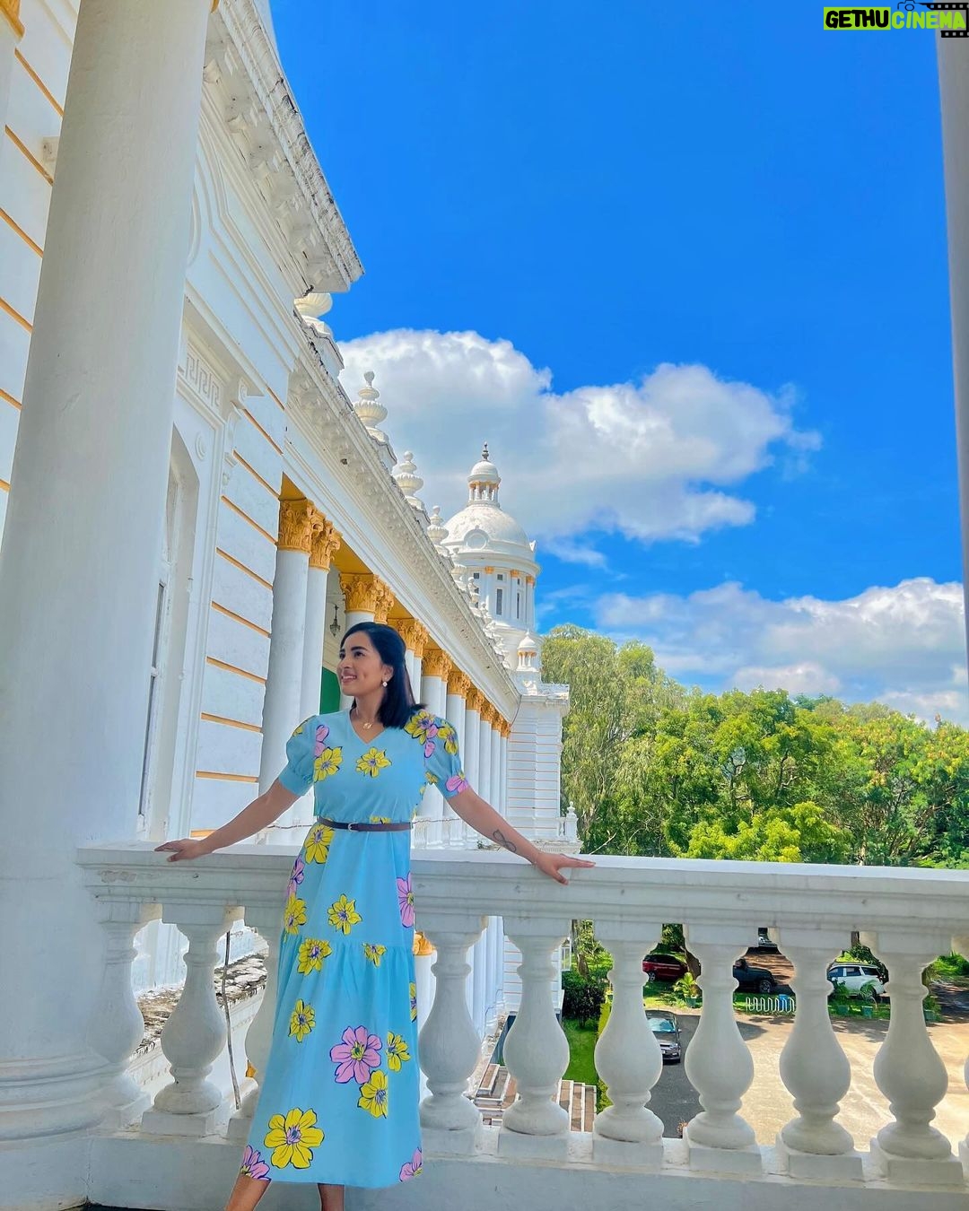 Srushti Dange Instagram - She not only wears her heart on her sleeves ๐ซถ๐ผโฅ๏ธ๐also wears flowers too ๐ผ๐ธ๐โ๏ธ