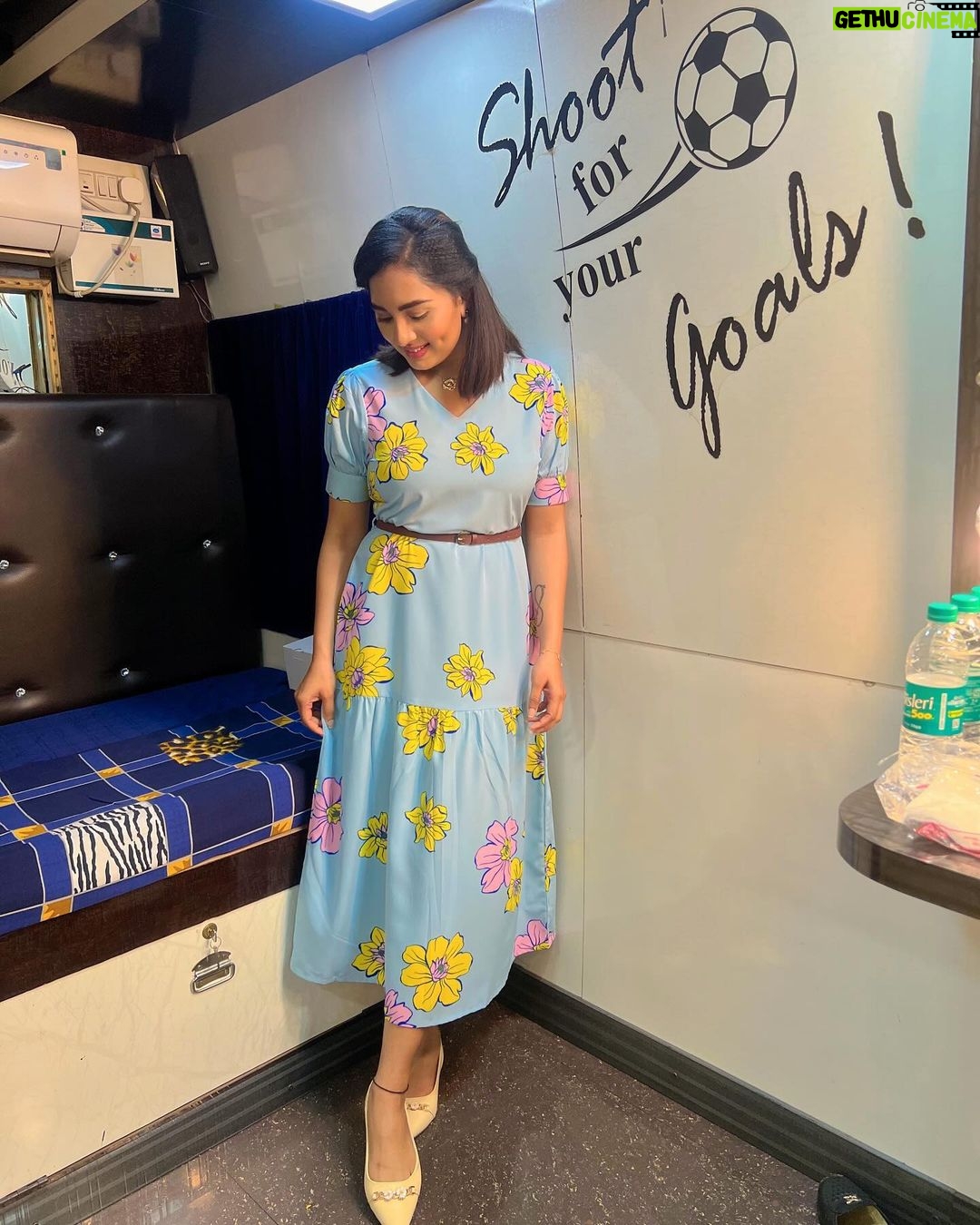 Srushti Dange Instagram - She not only wears her heart on her sleeves ๐ซถ๐ผโฅ๏ธ๐also wears flowers too ๐ผ๐ธ๐โ๏ธ