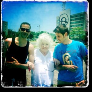 Steevy Boulay Instagram - Tant de souvenirs. Tant de rigolades. Tant de voyages. Tant de dîners. Temps morne. 
Au revoir Babou ♥️

📸 A cuba avec @tof_beaugrand 
📸 Avec ma maman pour mon anniversaire.