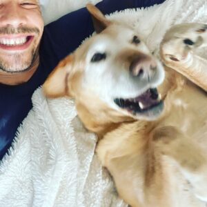 Steevy Boulay Instagram - Ma fifille nous a quittés cette nuit. Je t aime tant 😢
Goldy, 12 ans. Adoptée aux Gamelles du Coeur