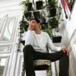 Steevy Boulay Instagram - Plantes ok ✅ Eh bien, c’est du boulot… #plantes #murvegetal #urbanjungle #boyswithplants #instaboy #plants