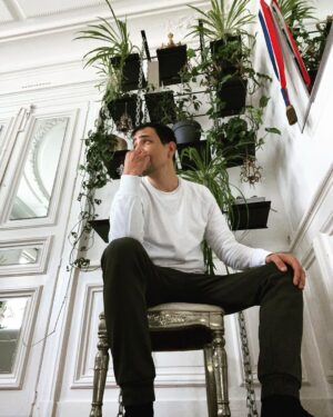 Steevy Boulay Instagram - Plantes ok ✅ Eh bien, c’est du boulot… 

#plantes #murvegetal  #urbanjungle #boyswithplants #instaboy #plants