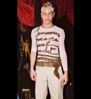 Steevy Boulay Instagram - ♥️ L’un des plus beaux souvenirs de ma vie. Un mec exceptionnel.

#mode #defile #2001 #paris #jeanpaulgaultier @jeanpaulgaultier