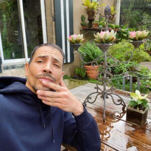 Steevy Boulay Instagram - Jardin arrosé ! 🌱 

#jardin #garden #plants #boyswithplants #instaboy
