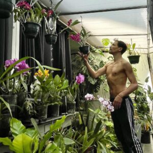 Steevy Boulay Instagram - 🌸

#plants #orchid #orchidées #urbanjungle #boyswithplants #instaplants #instaboy