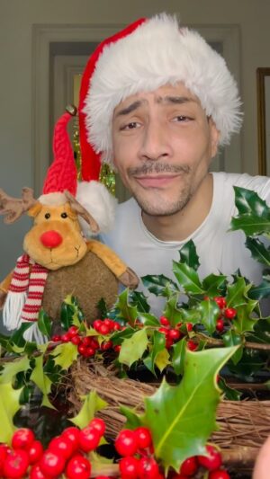 Steevy Boulay Instagram - Celui qui aimait Noël 🎄 
#noel #deconoel #couronnedenoel