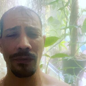 Steevy Boulay Instagram - La douche pour tous.
Nurserie de mes plantes 
#showertime #plants #boyswithplants