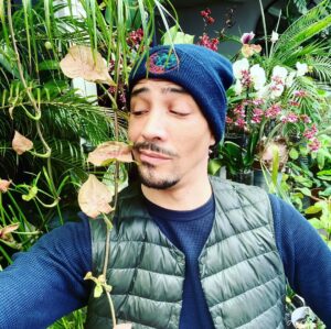 Steevy Boulay Instagram - 🌺🌿

#plantlover #plantdecor #indoorplants #houseplants #urbanjungle #urbanjunglehome #homejungle #instaplants #houseplantlove #livingwithplants #boyswithplants #planteinterieur