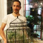 Steevy Boulay Instagram - Ça pousse 🌱 #serre #boutures #naturaldesign #plants #plantslover #houseplants #boyswithplants #instaboy