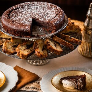 Stefano Faita Instagram - 🧁 Dolce, ou douceur. C’est comme ça qu’on dit dessert en italien. Ça donne envie de succomber, non? Pour couronner votre repas des Fêtes à l’italienne, choisissez votre dolce traditionnel parmi mes 10 meilleures recettes de desserts.

🧁 Dolce, or “sweetness.” That’s how you say dessert in Italian. Makes you want to indulge, right? To crown an Italian holiday meal in style, choose your traditional dolce from my top 10 dessert recipes.

Lien dans la bio | Link in bio 🔗

#stefanofaita #desserts #dolci #italiandessert #dessertsitaliens