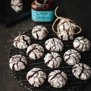 Stefano Faita Instagram - 🧁 Dolce, ou douceur. C’est comme ça qu’on dit dessert en italien. Ça donne envie de succomber, non? Pour couronner votre repas des Fêtes à l’italienne, choisissez votre dolce traditionnel parmi mes 10 meilleures recettes de desserts.

🧁 Dolce, or “sweetness.” That’s how you say dessert in Italian. Makes you want to indulge, right? To crown an Italian holiday meal in style, choose your traditional dolce from my top 10 dessert recipes.

Lien dans la bio | Link in bio 🔗

#stefanofaita #desserts #dolci #italiandessert #dessertsitaliens